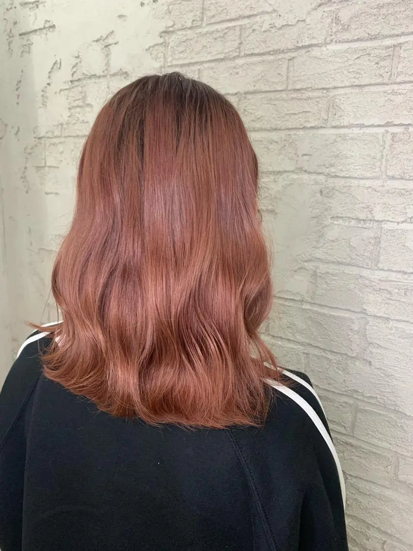 セミロング カラー ベージュカラー ブリーチ ケアブリーチ イルミナカラー ピンクカラー カット ブリーチ特化 ハイトーンRYOYAのヘアスタイル