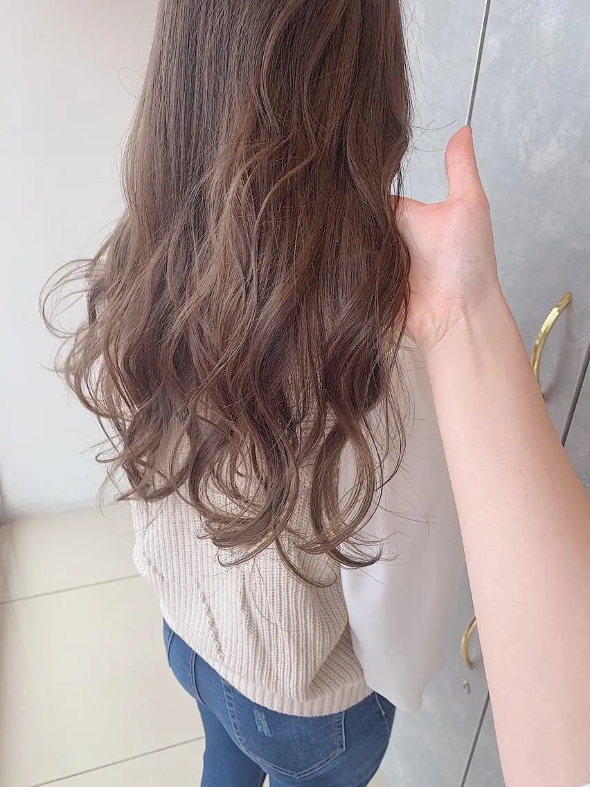 ロング カラー 三ツ木 真由のヘアスタイル
