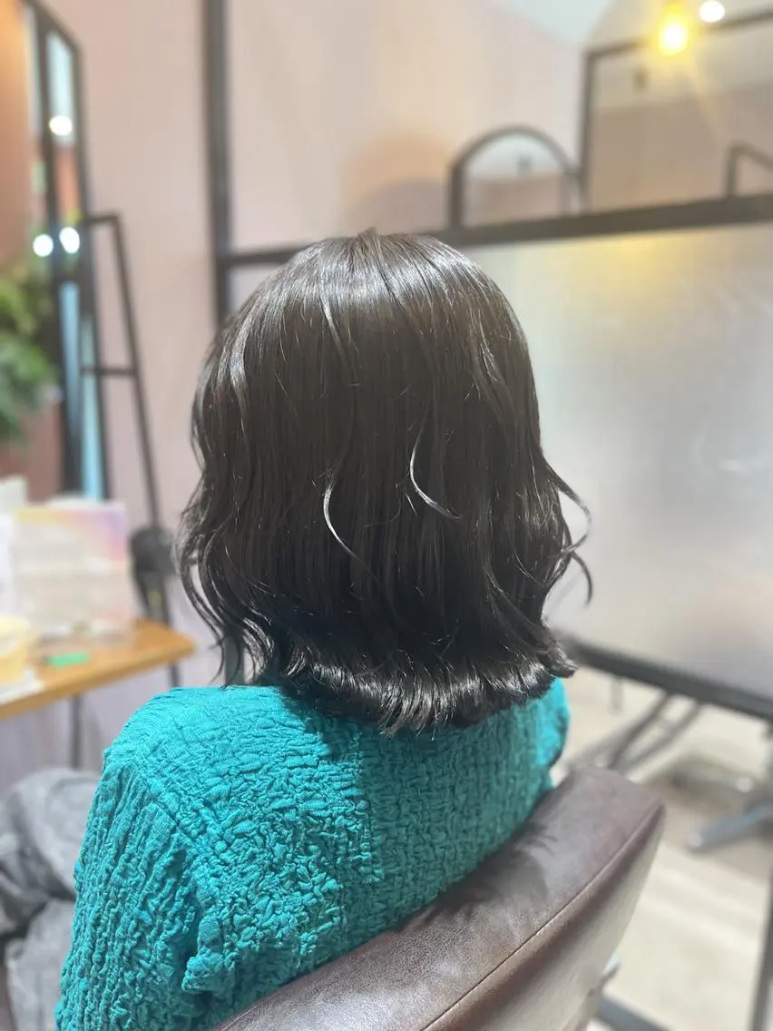 ミディアム ブリーチ・カットモデ ル募集中🫧高口小春のヘアスタイル