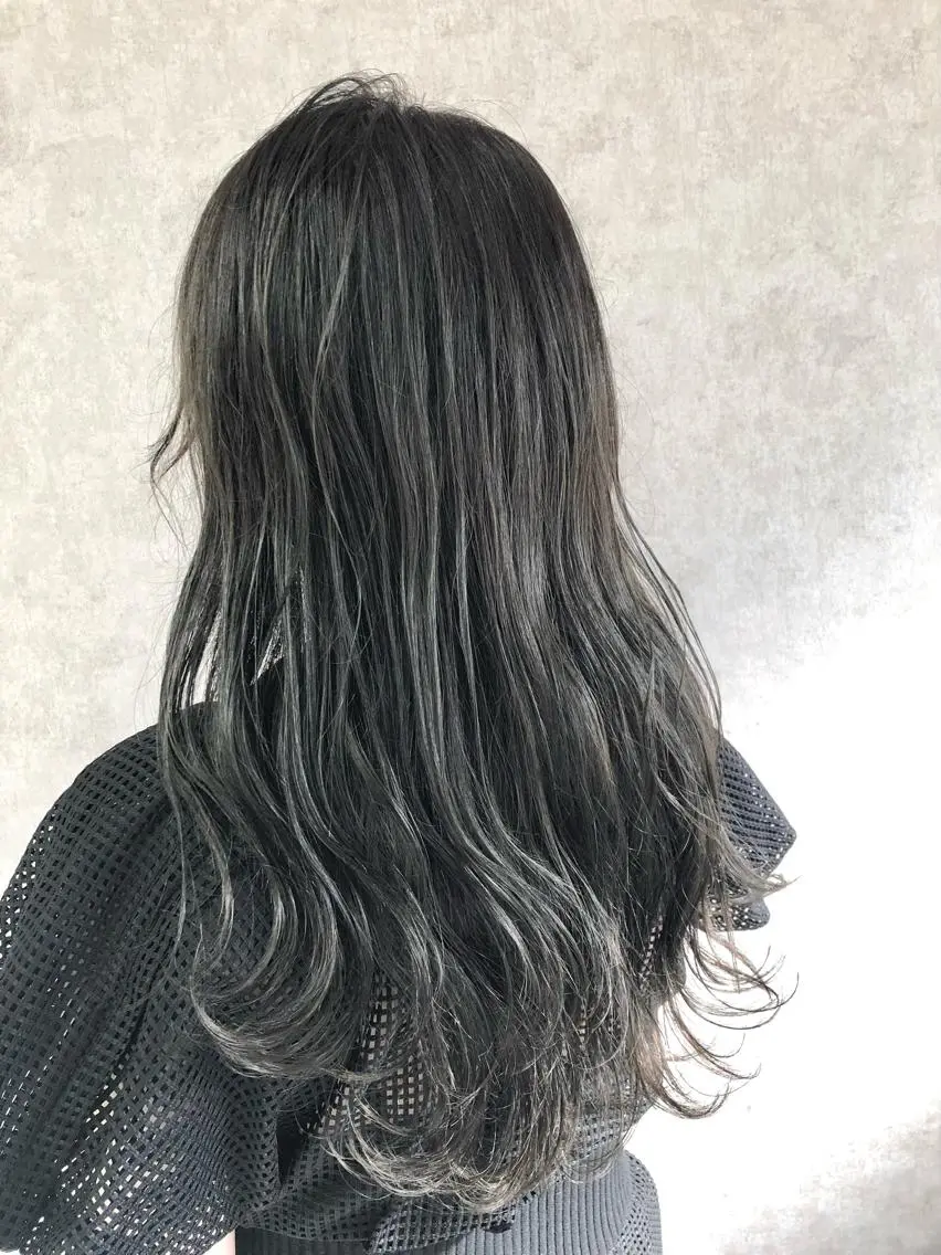 ロング カラー グレージュ ハイライトカラー カーキグレージュ ハイライト ショート、韓国メンズ ヘアのかつらぎのヘアスタイル