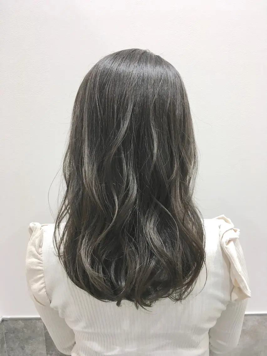 セミロング カラー ブリーチ グレージュ ブリーチなしカラー yoshi ☆のヘアスタイル