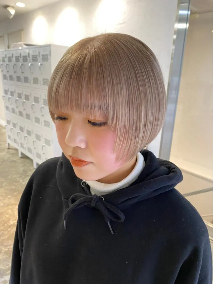 ショート カラー ブリーチ ハイトーンカラー 透明感カラー 大人グレージュ有村のヘアスタイル