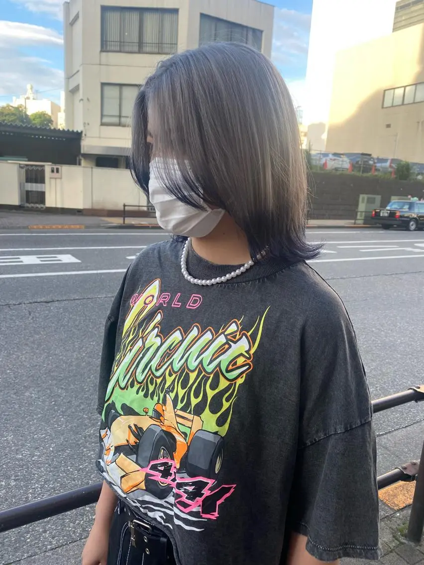 ミディアム カラー 黒髪 デザインカラー シルバー 遠藤沙也加 /レイヤーカットのヘアスタイル