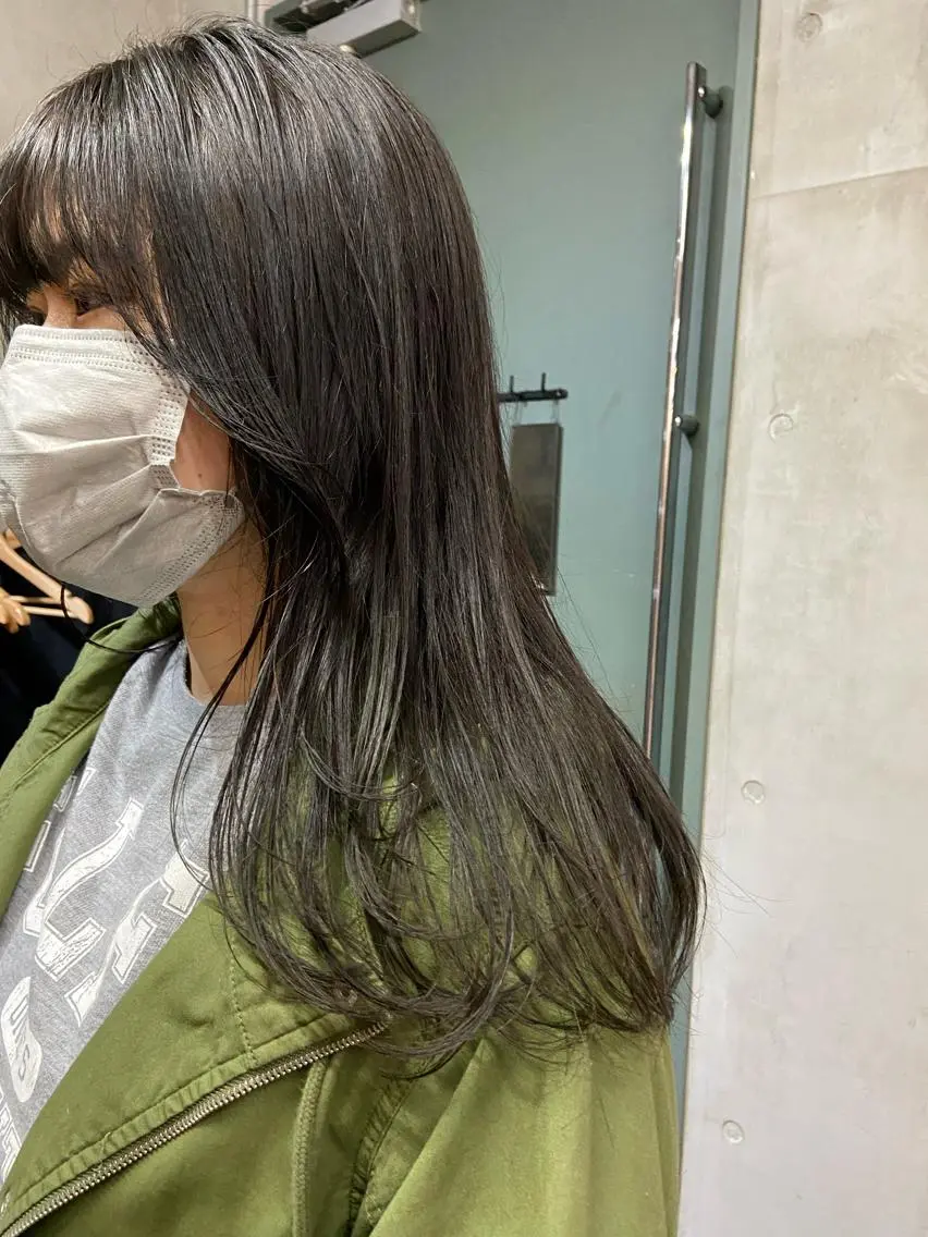 セミロング カラー アッシュ レイヤーカット SALTWATER AYARIのヘアスタイル