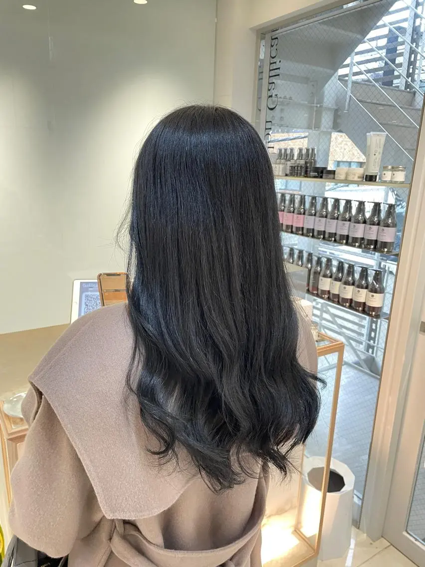 ロング カラー ヘアアレンジ 黒髪 ブルーカラー ブルーブラック ヘアカラー トリートメント ヘッドスパ ヘアセット 艶カラー✨縮毛矯正✨ 翁長孝輔のヘアスタイル