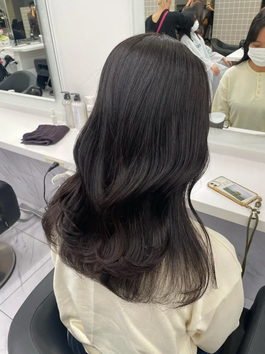セミロング カラー 抜け感レイヤー︴ ニュアンスカラーのヘアスタイル