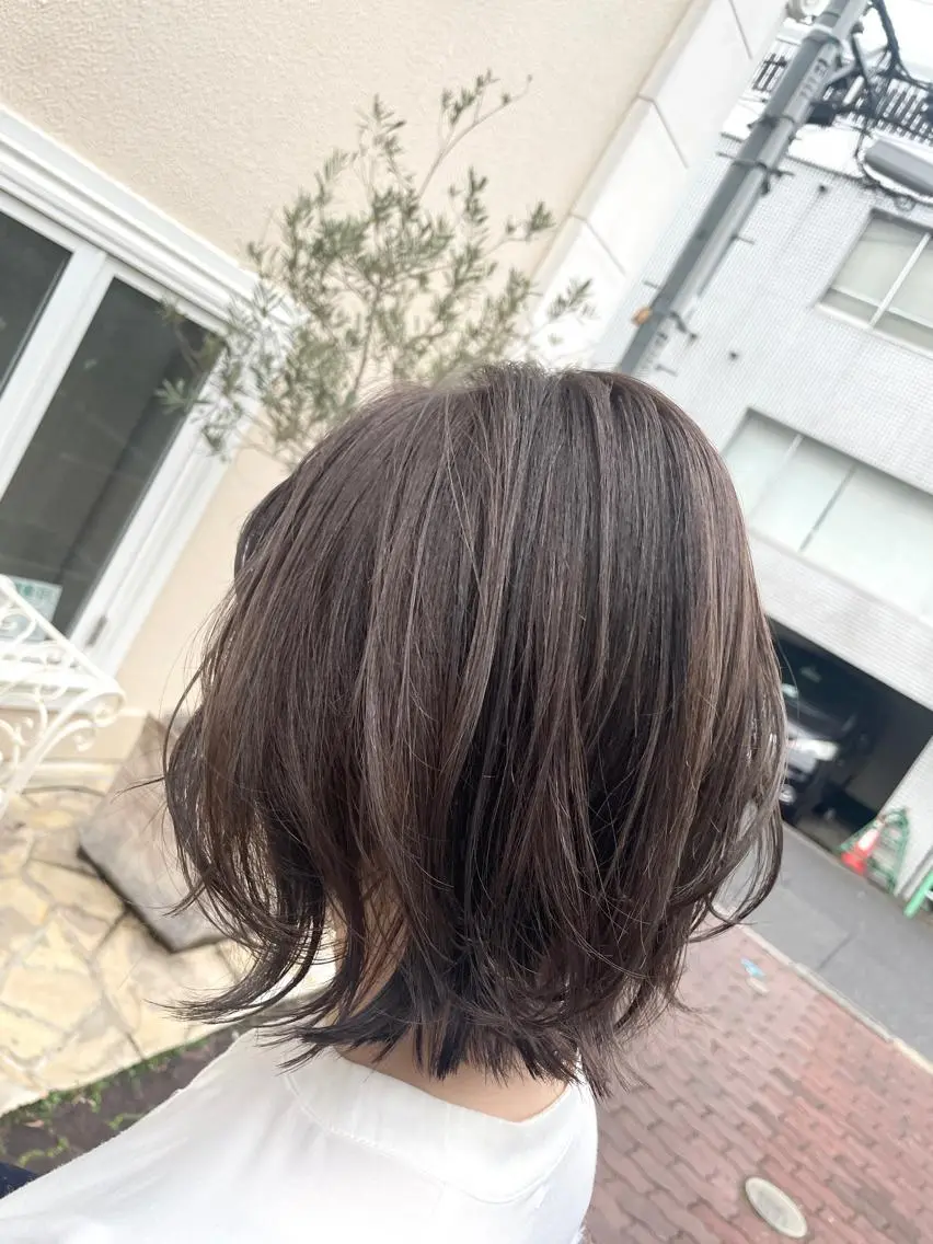 ショート カラー ベージュカラー グレージュ ハイライトカラー ボブ ハイライト カット ヘアカラー トリートメント ご新規様限定 透明感カラーKANAのヘアスタイル