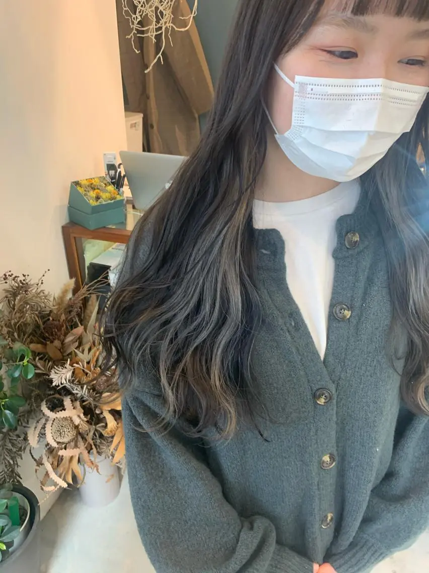 ロング カラー アッシュ イヤリングカラー シルバー ヘアカラー 中目黒🌼 🌼ハナのヘアスタイル
