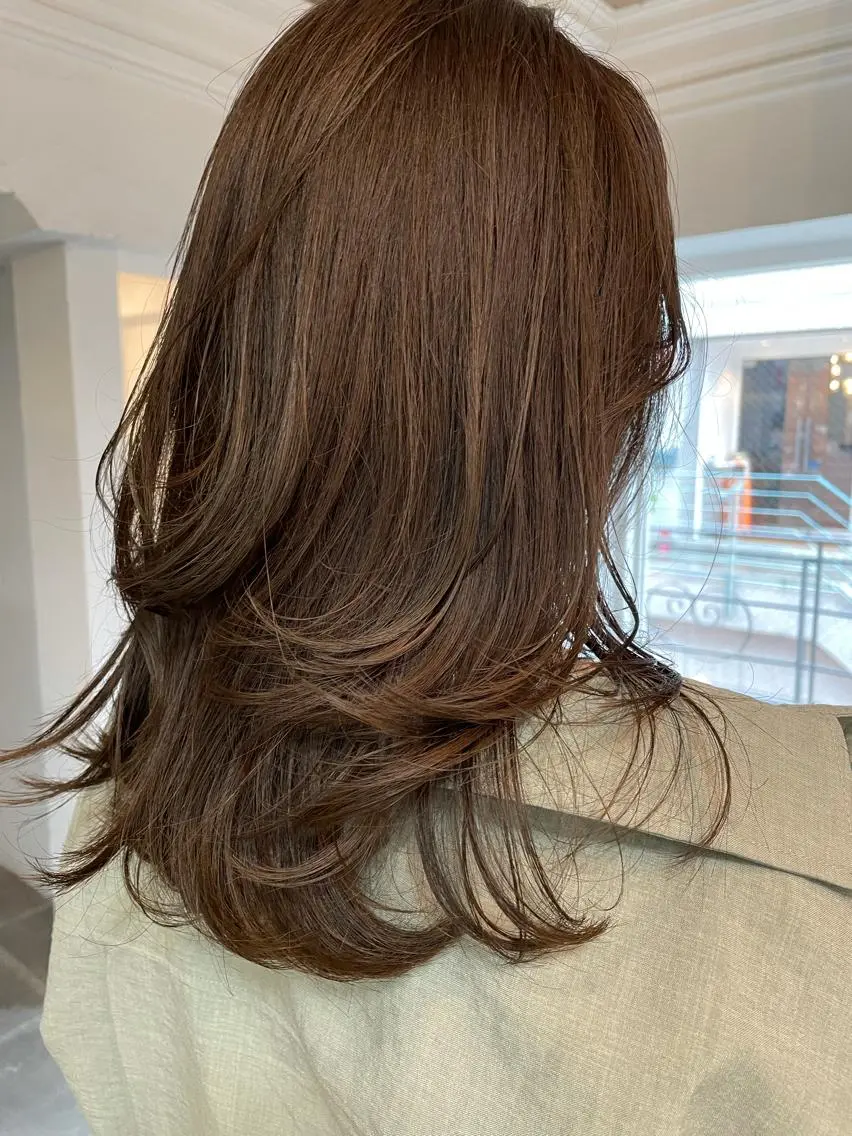 ミディアム カラー カット ヘアカラー トリートメント 平 ちひろのヘアスタイル