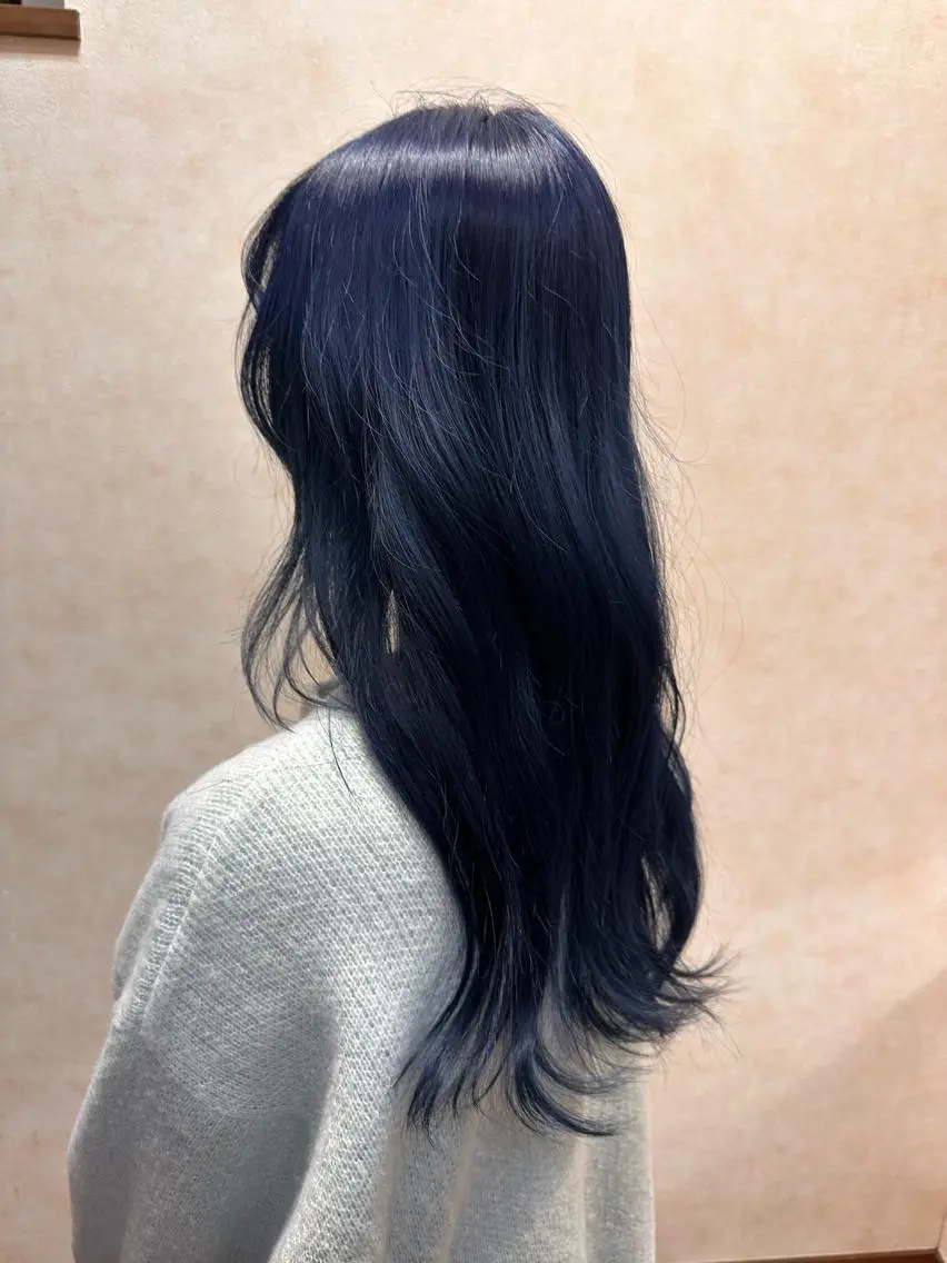 ロング カラー ブリーチ ブルーカラー ネイビーカラー アメイジングヘアー 千歳店　福嶋のヘアスタイル