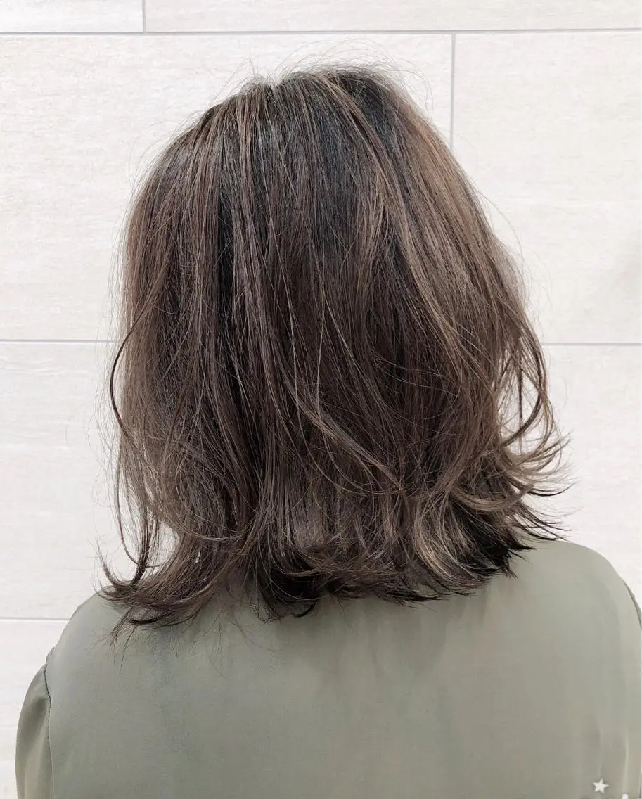 ミディアム カラー 切りっぱなしボブ グラデーションカラー グレージュ ボブ カット ヘアカラー トリートメント 似合わせ/小顔カット 🔷山方直也のヘアスタイル