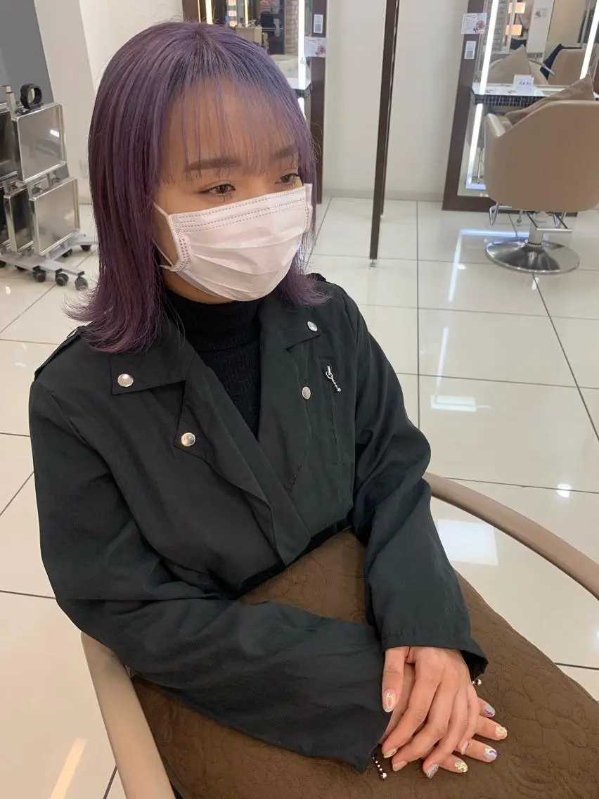 ミディアム カラー 羽エクステ🪽 🤍まき🤍のヘアスタイル