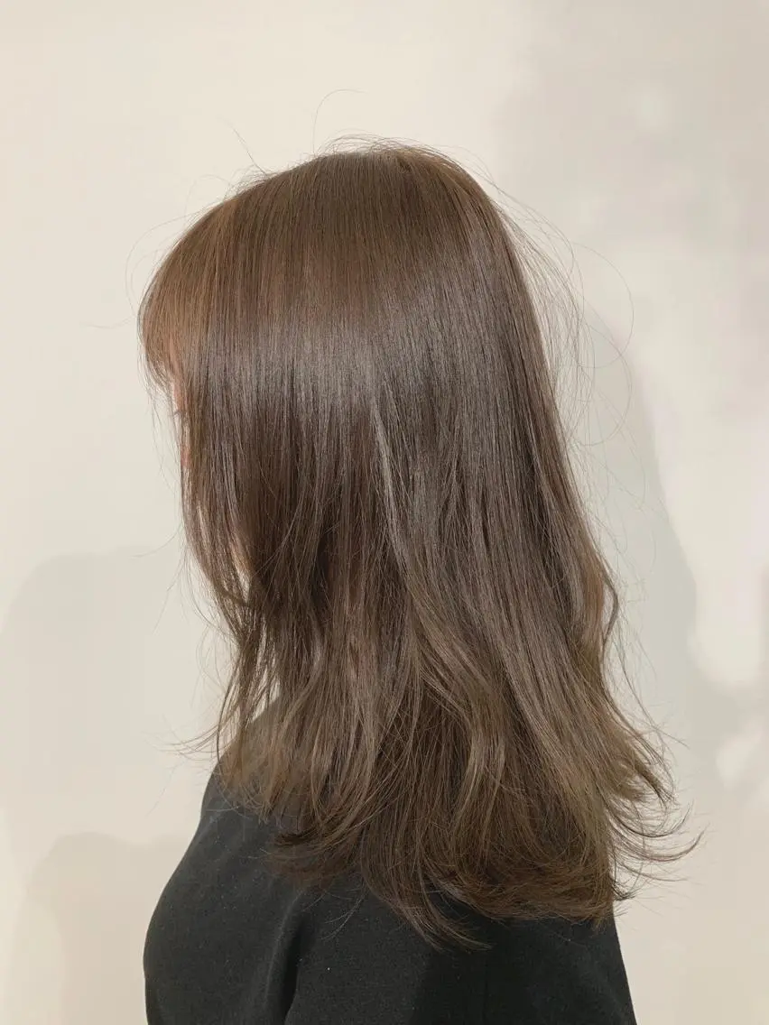 セミロング カラー パーマ ヘアアレンジ ベージュカラー オリーブベージュ 加藤 綾華のヘアスタイル