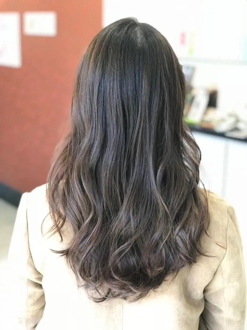 セミロング カラー ブリーチ ハイライトカラー ブリーチなしカラー ハイライト カット ヘアカラー トリートメント 國井 慎吾のヘアスタイル