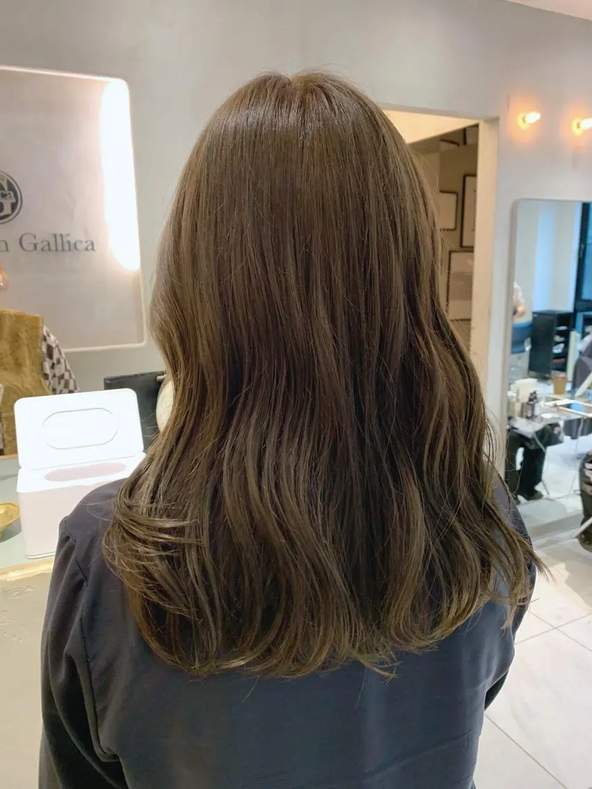 セミロング カラー ベージュカラー オリーブベージュ チバ タクミのヘアスタイル