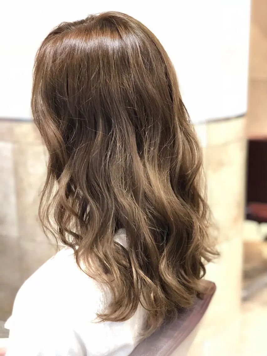ロング カラー グレージュ トリートメント 100%髪質改善特化 TRUNSのヘアスタイル