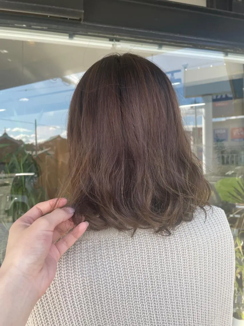 ミディアム カラー ベージュカラー オリーブベージュ マキノ キョウカのヘアスタイル