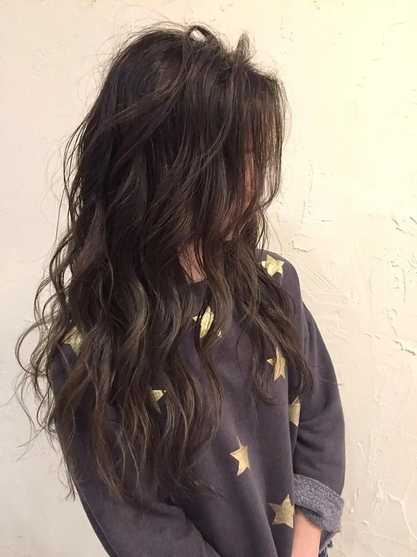ロング カラー カット ヘアカラー 韓国レイヤー外国人風 透明感カラー髪質改善のヘアスタイル