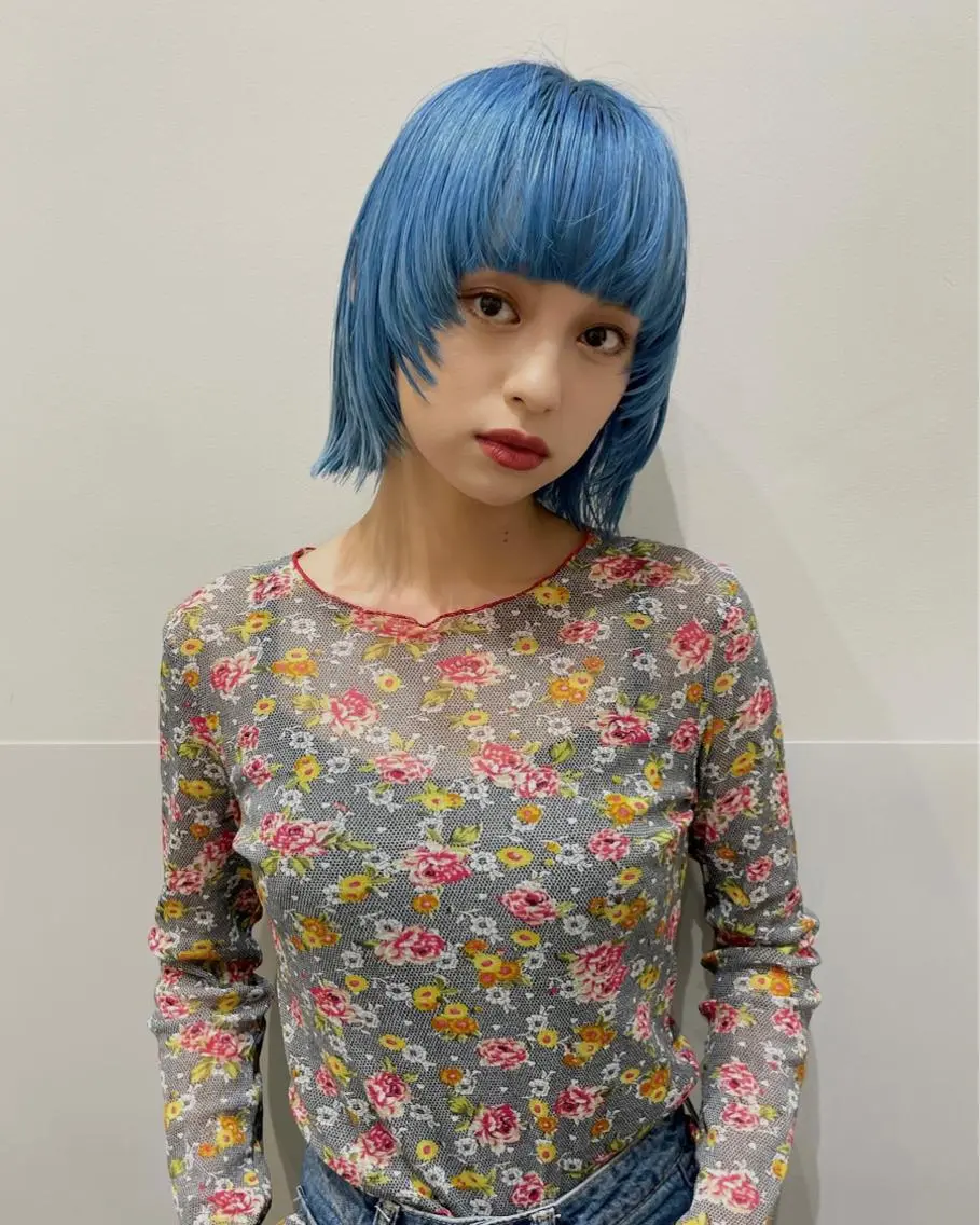 ショート カラー ブルーカラー ボブ レイヤーカット カット ヘアカラー トリートメント ブリーチ😼 ボブ✍️レイヤーのヘアスタイル
