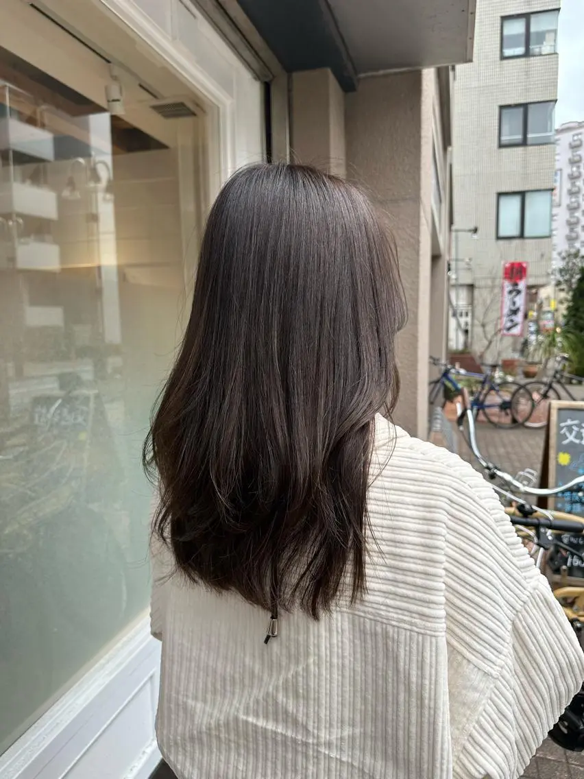 ロング カラー グレージュ オリーブグレージュ オリーブグレー くびれヘア レイヤーカット Annie 吉田 裕美のヘアスタイル