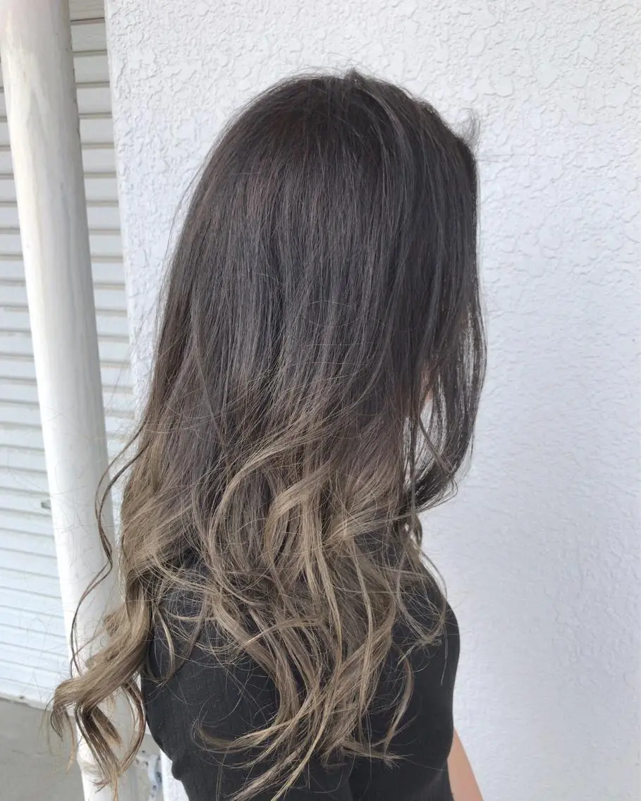 セミロング カラー グラデーションカラー 外国人風カラー レイヤーカット匠 イソザキノリユキのヘアスタイル