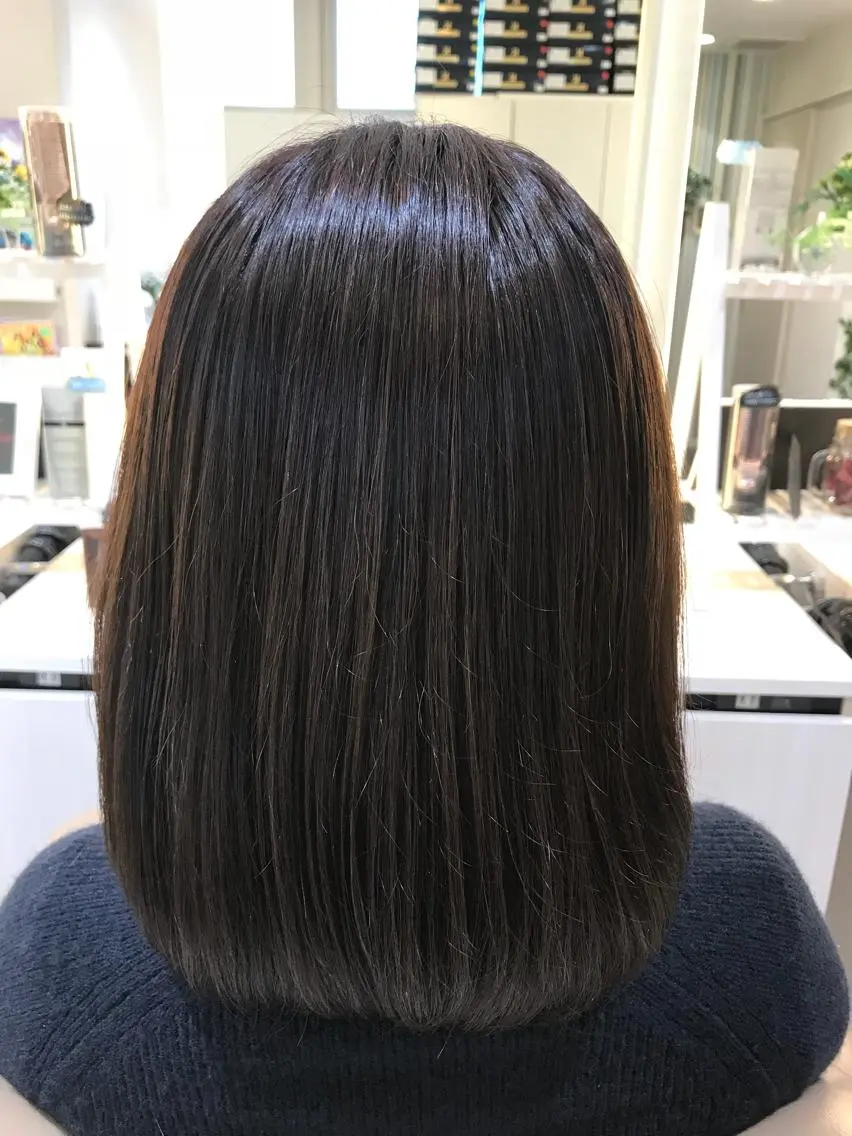 ミディアム カラー ブルーカラー ブルージュ イルミナカラー 清藤綾/脱白髪染め 白髪ぼかしハイライトのヘアスタイル