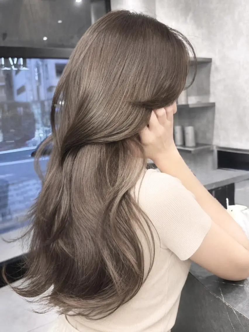 ロング カラー ベージュカラー ブリーチ 透明感カラー ダブルカラー グレージュ カット ヘアカラー レイヤー/艶カラー FOCUSJAPANのヘアスタイル