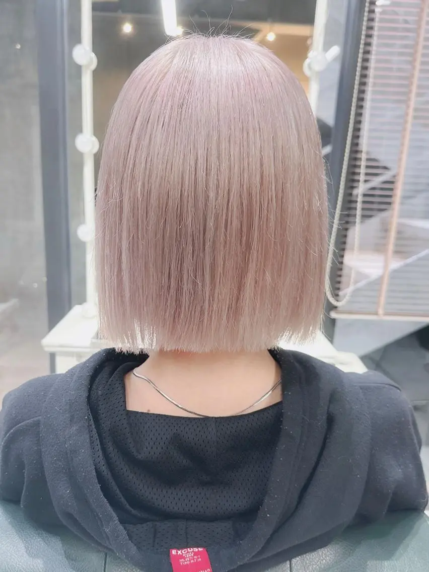 ショート ヘアアレンジ カラー ベージュカラー ハイトーンカラー ハイトーンベージュ ミルクティーベージュ Days 透明感カラーのヘアスタイル