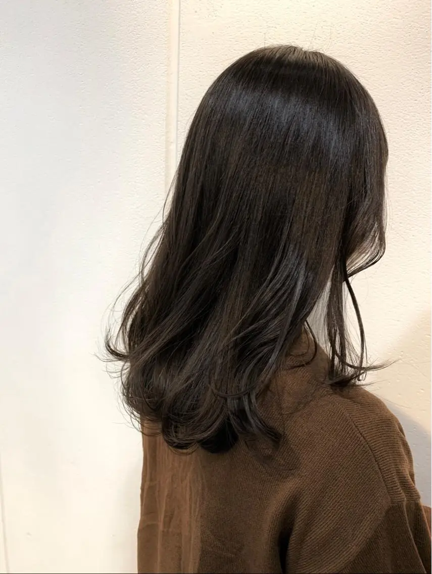 セミロング カラー 髪質改善 カット ヘアカラー トリートメント 中津No.1髪質改善 店長✨透ける暗髪のヘアスタイル
