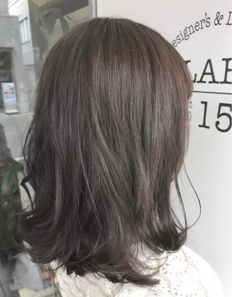 ミディアム カラー ブリーチ 透明感カラー グレージュ ひろせ かなのヘアスタイル