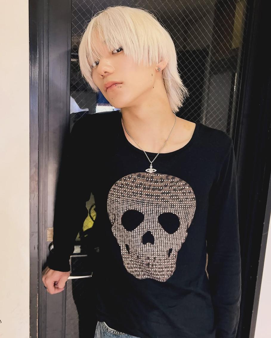 ミディアム カラー ブロンド ホワイトブロンド レイヤーカット ウルフカット ウルフ/レイヤー /ブリーチ/心斎橋のヘアスタイル