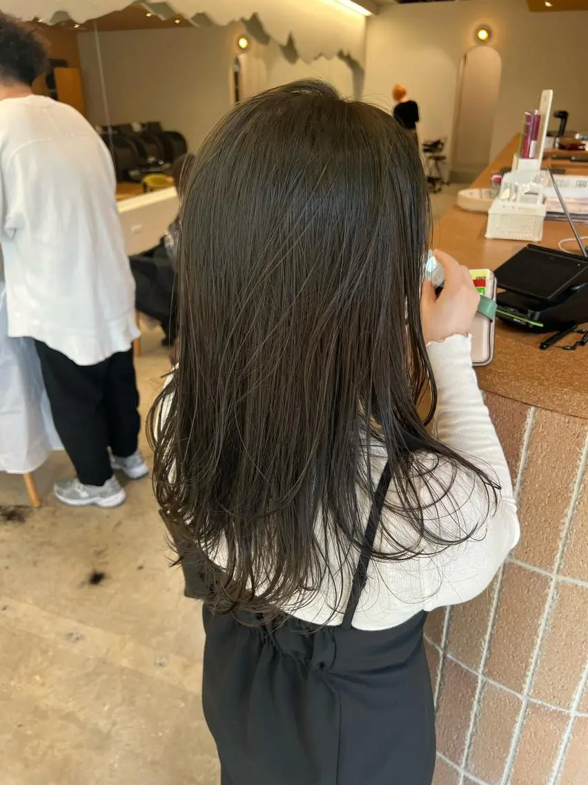 ロング カラー ブリーチ ブリーチなしカラー オリーブカラー カット ヘアカラー 誰より丁寧なカット/ 小林輝/レイヤーのヘアスタイル