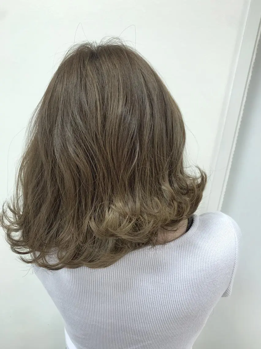 ミディアム カラー グレージュ ハイライトカラー ハイライト 🍀ナガヤマ ヒデアキ🍀のヘアスタイル