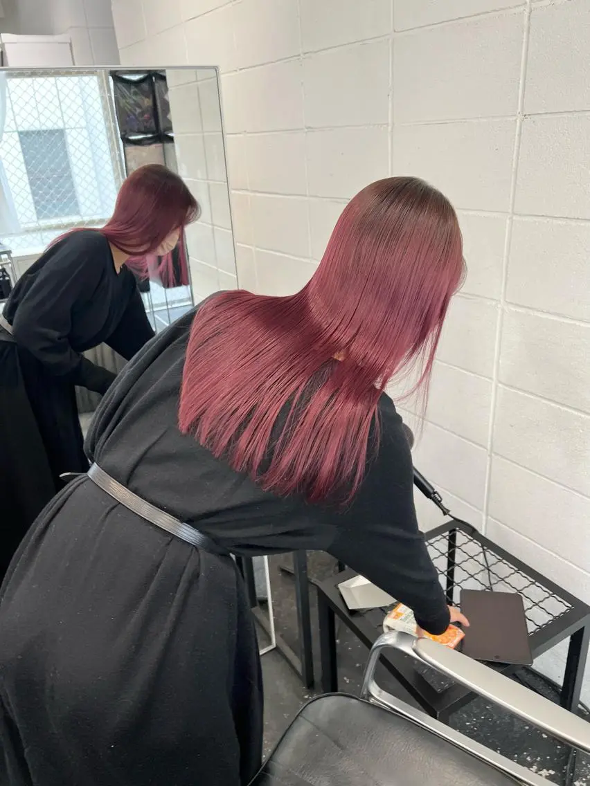 ロング カラー ヘアアレンジ ピンクカラー レッドカラー ロング カット ヘアカラー トリートメント HARU//原宿🤍 リピート率NO.1のヘアスタイル