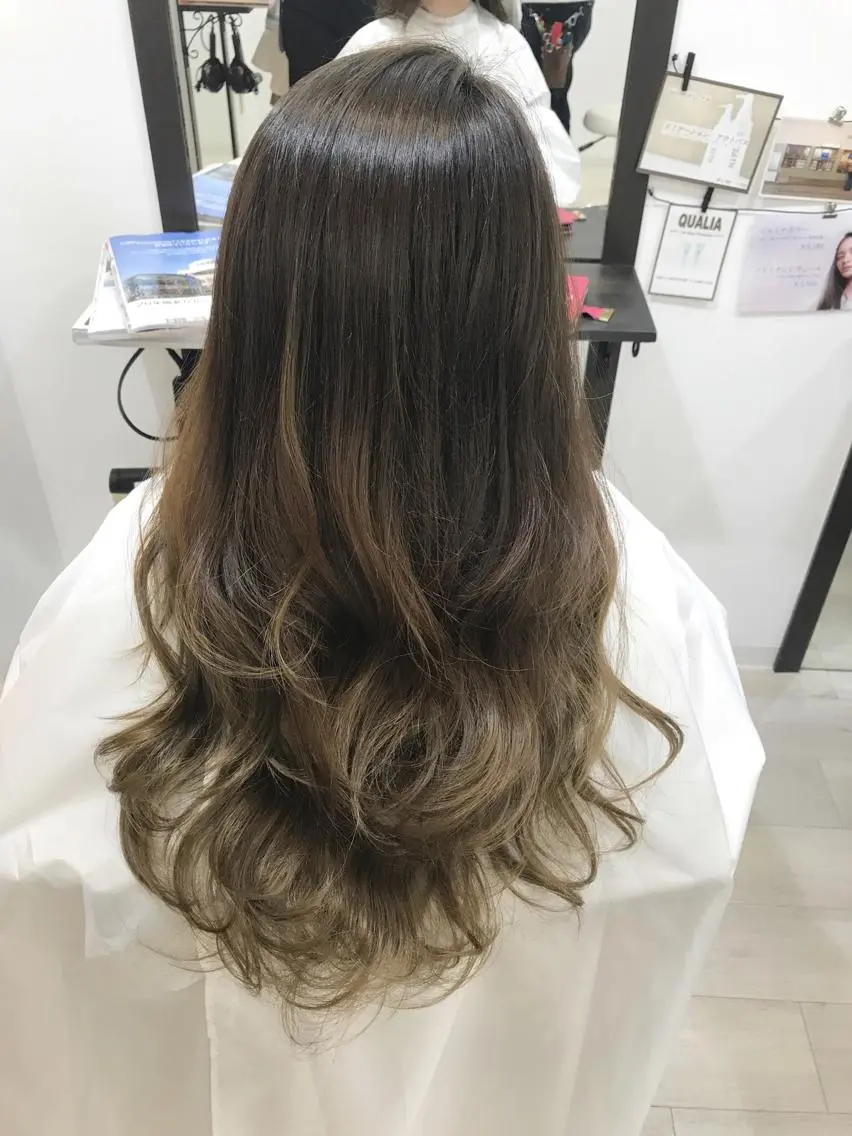 ロング レイヤーカット 💫カットはなんでも 得意です✂️のヘアスタイル