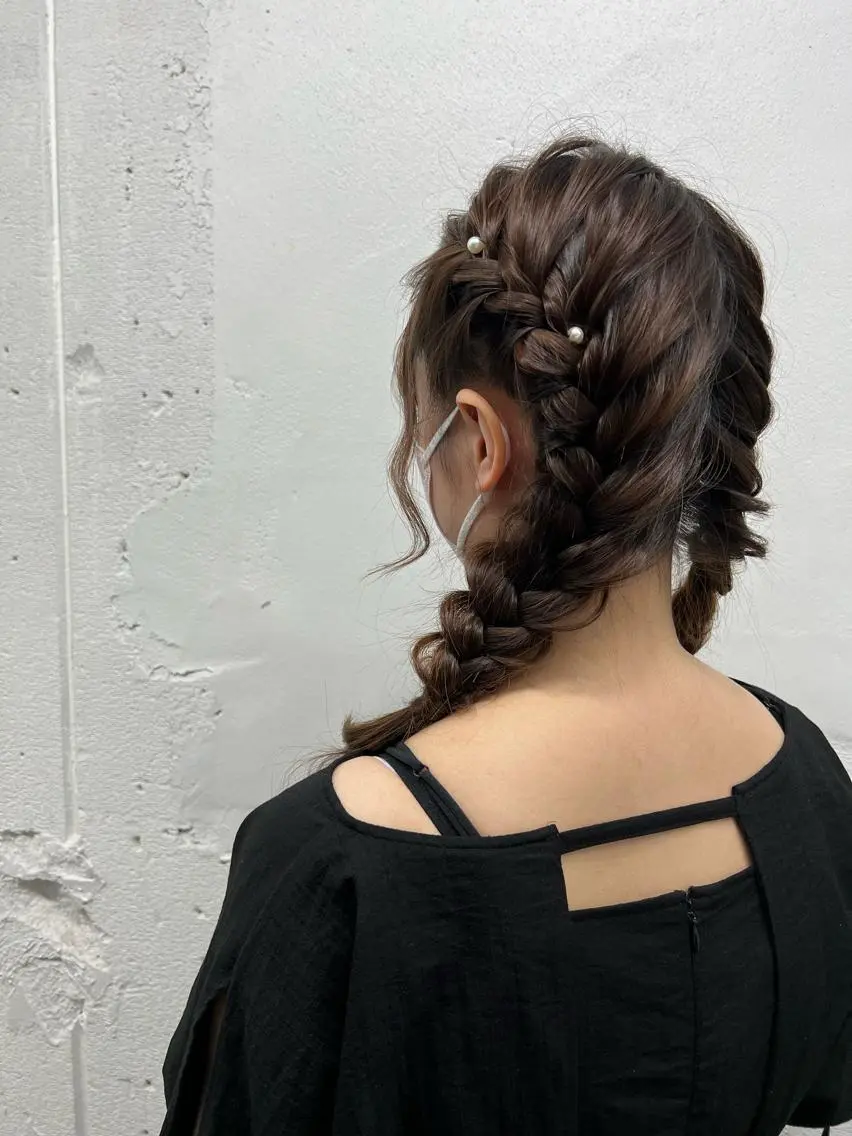 ミディアム カラー ヘアアレンジ ツインテール ヘアセット 🎨カラー満足度 500%💫ヅル💫のヘアスタイル