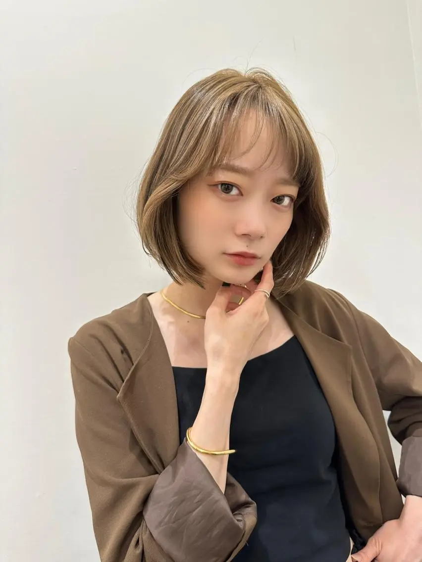 ミディアム カラー 切りっぱなしボブ ショートボブ ボブレイヤー ハイトーンカラー ボブ 🌿レイヤー/ブリー チ/🌿JINのヘアスタイル