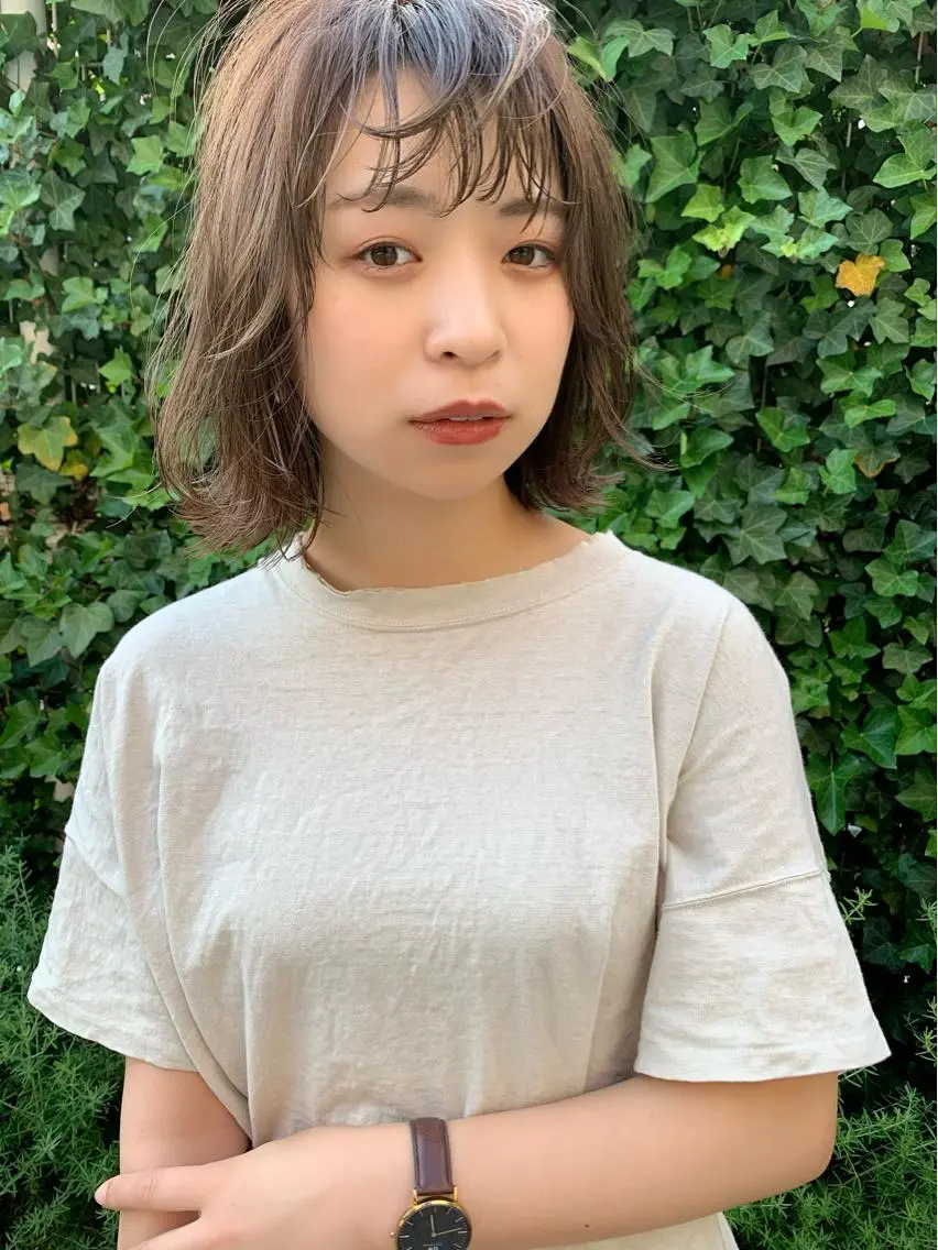 ミディアム カラー ベージュカラー オリーブベージュ カット 榑松 恵里のヘアスタイル