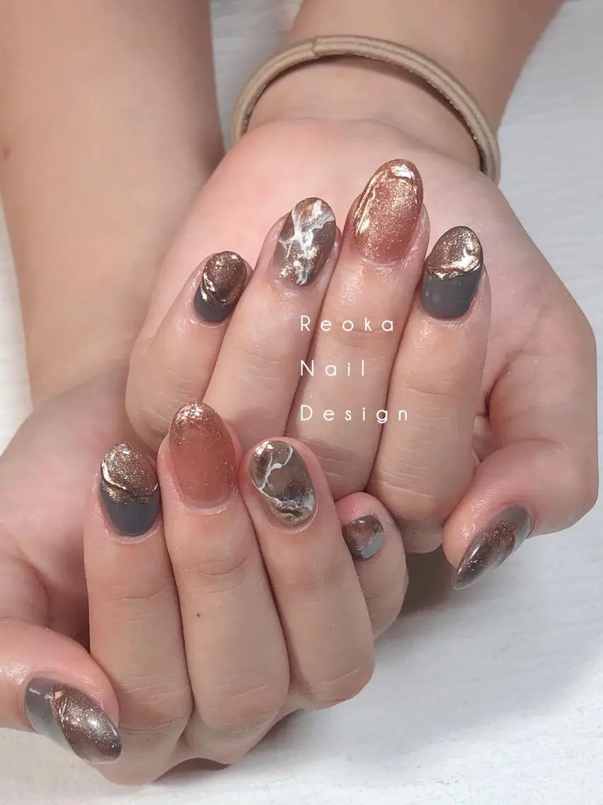 ミディアム ネイル Blowe ニュアンスのネイルデザイン