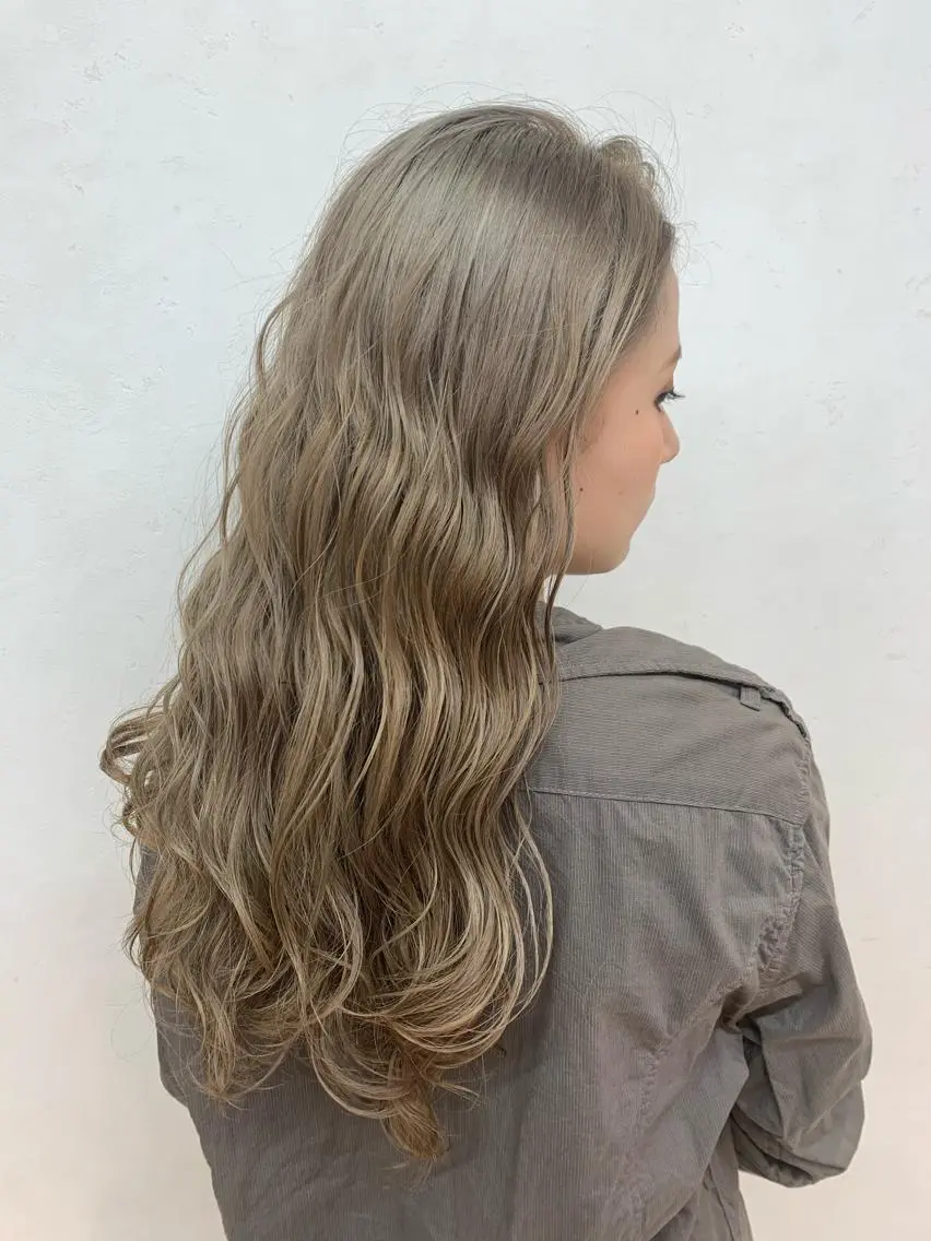 ロング 透明感ハイライト◎ 伊藤夏海のヘアスタイル