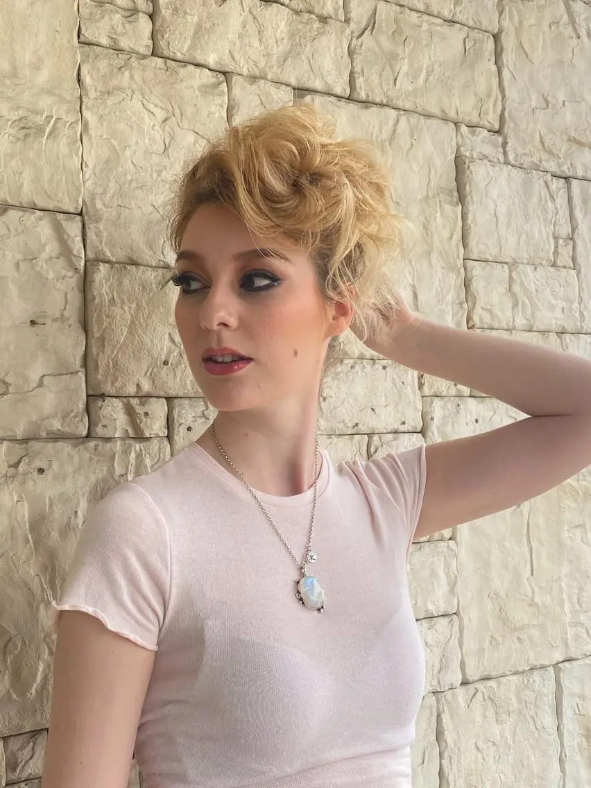 ロング 井上 真利のヘアスタイル
