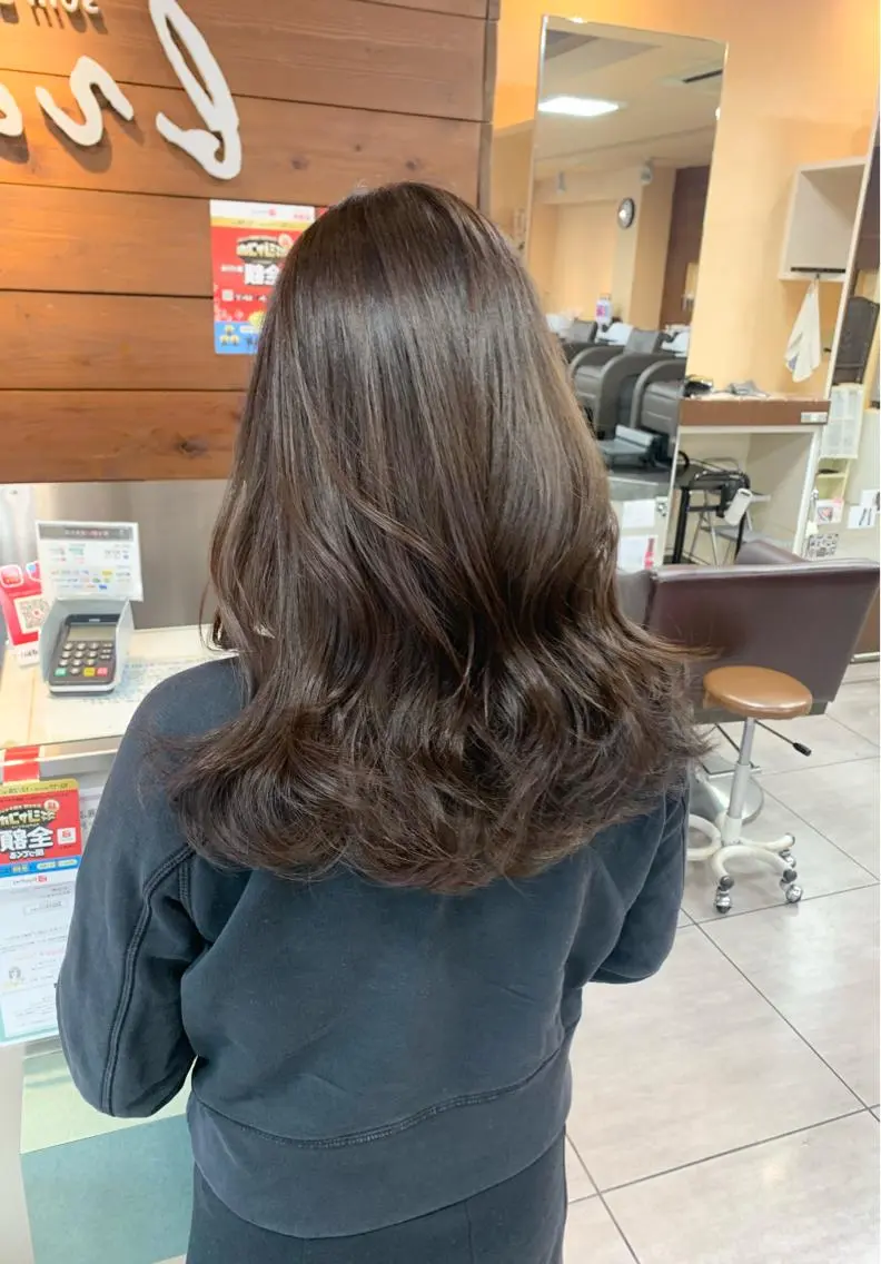 セミロング ヘアカラー レイヤー/艶髪カラー 森本くるみのヘアスタイル