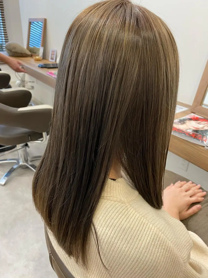 カラー ベージュカラー ダブルカラー ミルクティーベージュ 大芝 沙耶のヘアスタイル