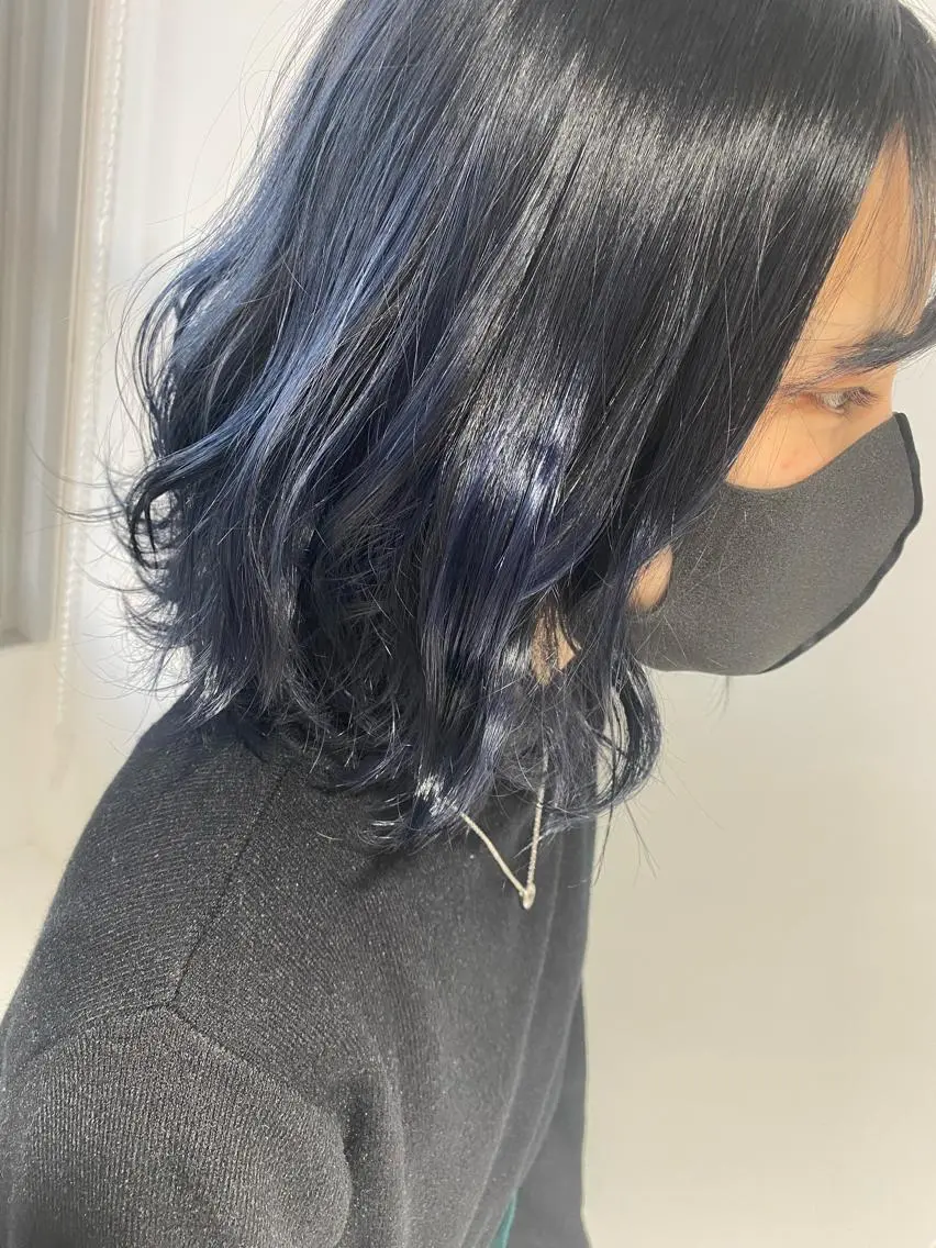 カラー 黒髪 ブルーカラー ブルーブラック ハイライトカラー 小谷野 真優のヘアスタイル