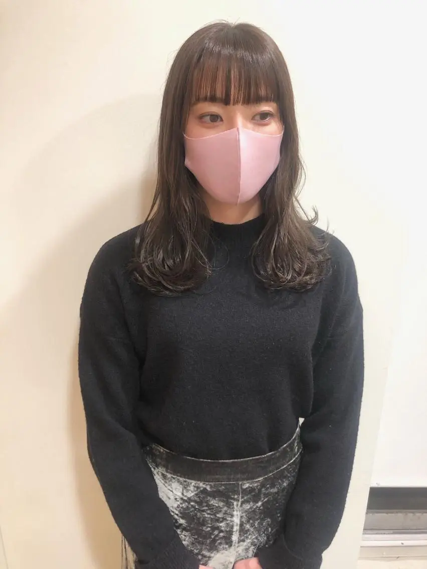 セミロング カラー カット ヘアカラー トリートメント MIOベージュカラー 柔らかいカラーのヘアスタイル