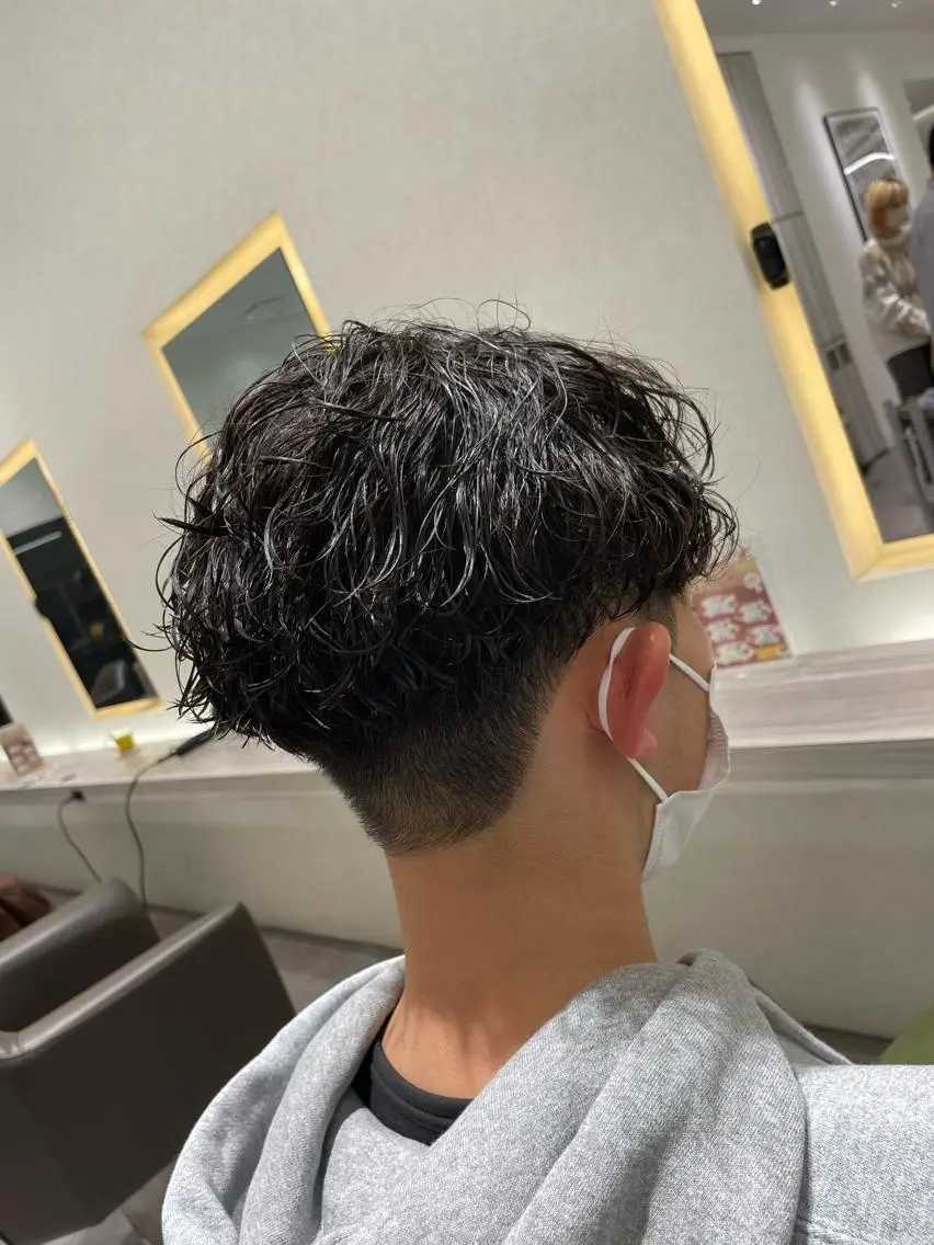 ショート パーマ メンズ メンズブリーチ メンズハイライト メンズメッシュ メンズパーマ メンズツイストパーマ メンズ特化/今池駅 徒歩1分/岡本一真のヘアスタイル