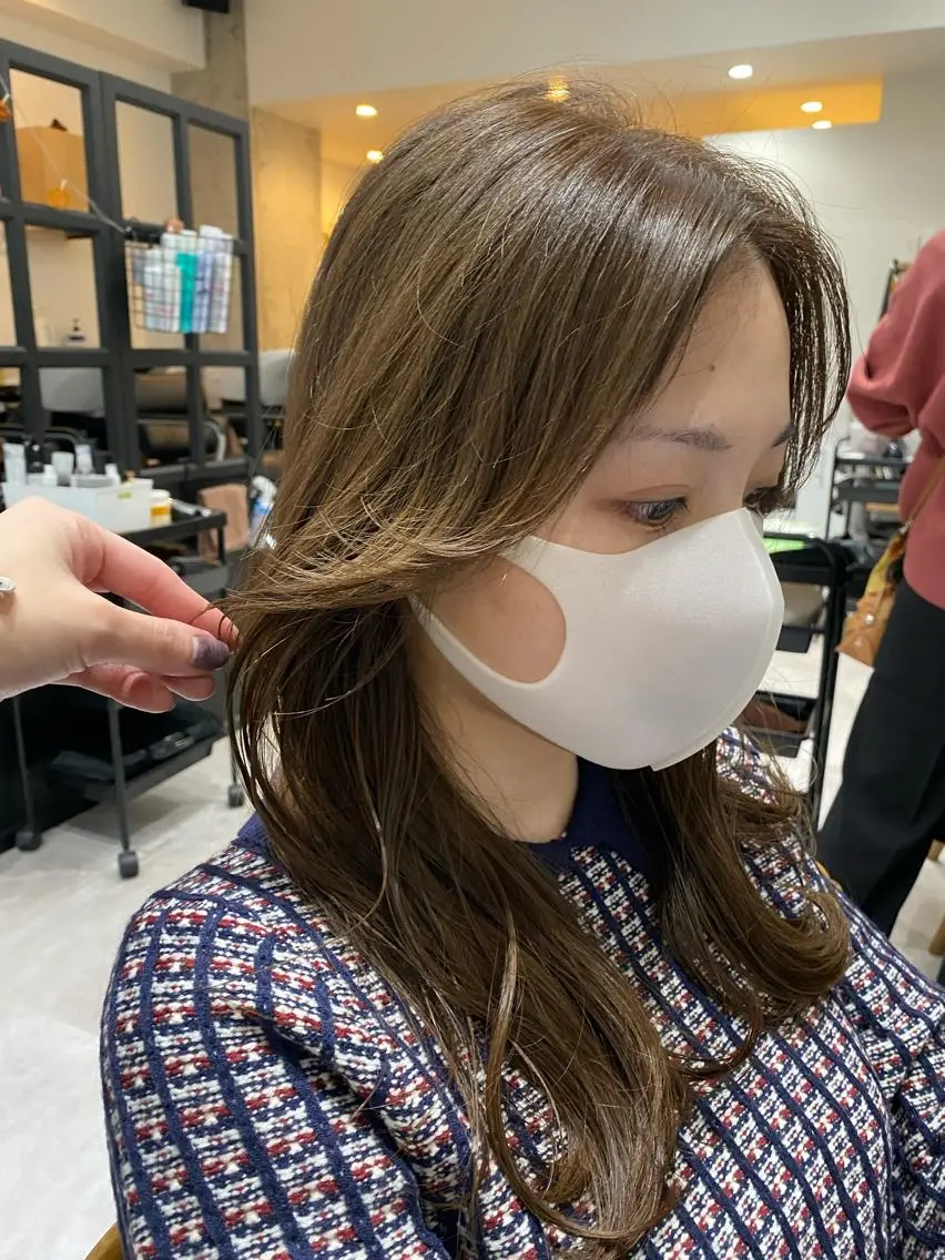 セミロング カラー カット ヘアカラー トリートメント 似合う髪型見つけます AYAKAのヘアスタイル