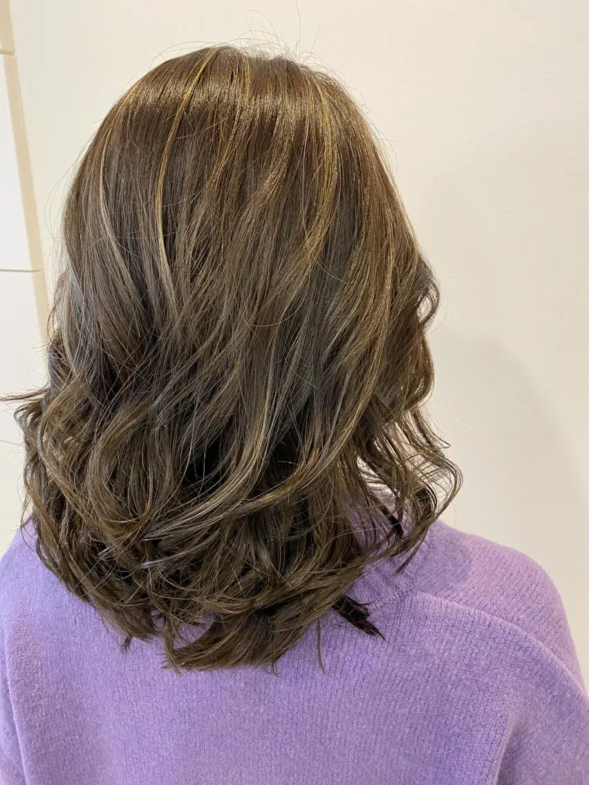 セミロング カラー ベージュカラー デザインカラー ハイライトカラー ハイライト 藤原 克宏のヘアスタイル