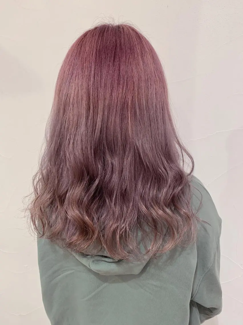 ロング カラー 乳井 悠香のヘアスタイル