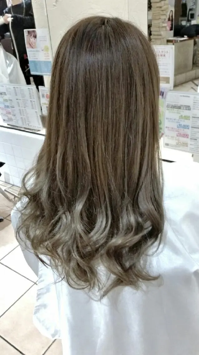 セミロング カラー グレージュ 【髪質改善美容師】t occa茨木篠原健太のヘアスタイル